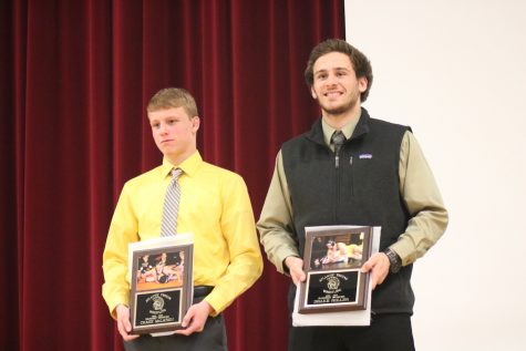 Wrestlers Receive Awards at 2016-17 Banquet