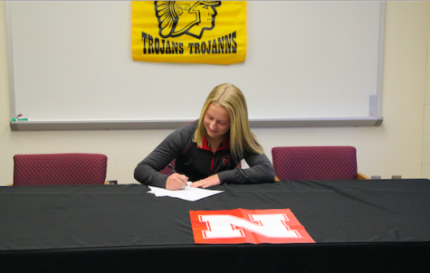 AHS Athletes Sign to D-1 Schools