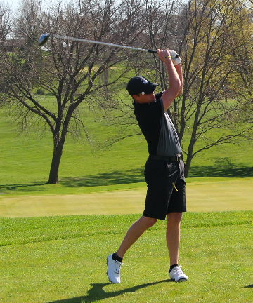 Boys Trojan Golf Holds Varsity Qualifier