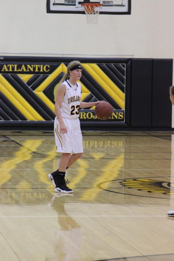 Junior Baylee Newell dribbles the ball up the court last season against the Glenwood Rams. 