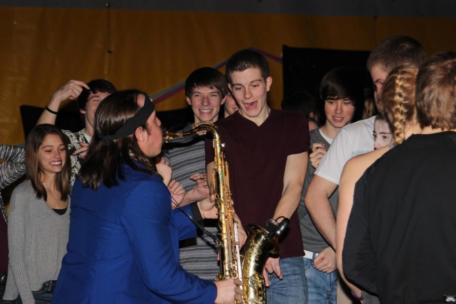 DANCE, DANCE- Students danced with the saxophonist at TWIRP last year. TWIRP will not be held in the gym this year and will feature a DJ. 