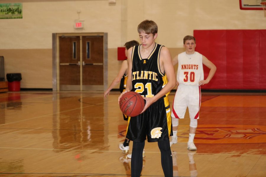 Sophomore Skyler Handlos prepares to shoot a free-throw at a game last season. 