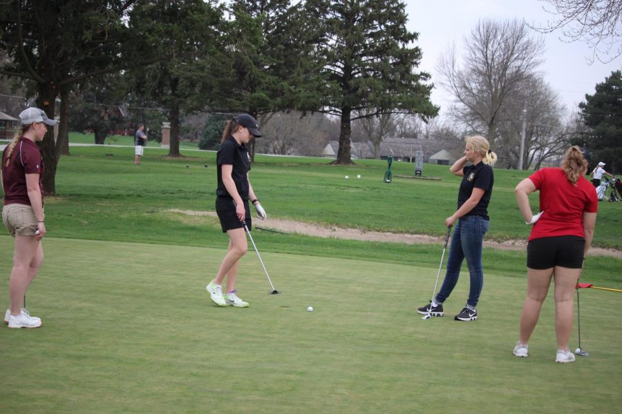 Sophomore Anna Wieser putts the ball on the green. This is Wieser's second year in golf.