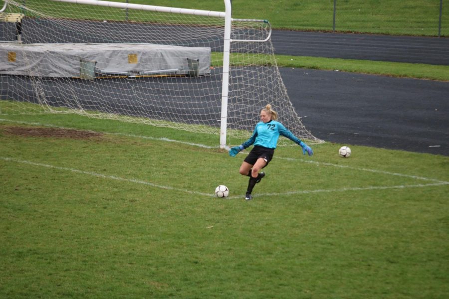 Junior+Corri+Pelzer+boots+the+ball+during+a+goal+kick.+Pelzer+is+the+Varsity+goalie+this+year.