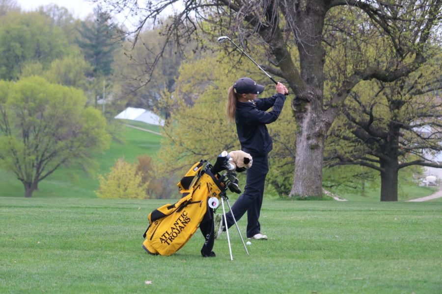 Senior Alyssa Ginther swats the ball at a home meet. At the home tournament, Ginther placed second. 