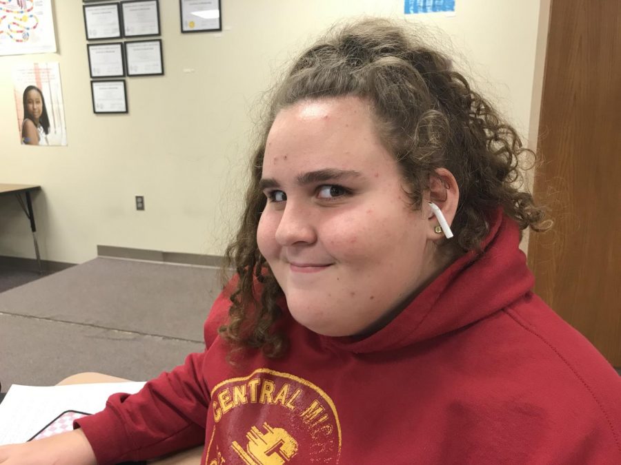 Freshman Charlotte Saluk jams out during class. Saluk likes to listen to music in a variety of classes, as well as during passing periods.