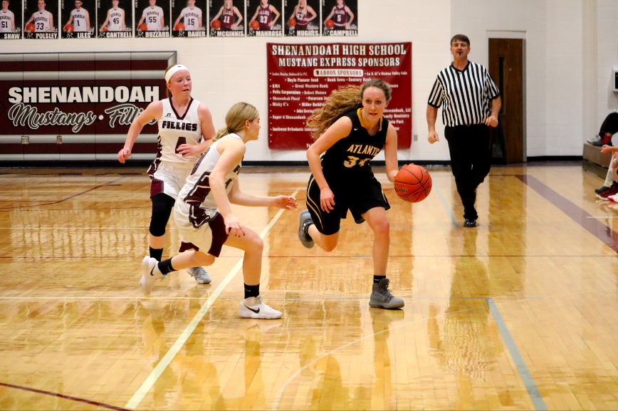 Kenzie+Waters+dribbles+the+ball+to+try+to+drive+to+the+paint.+Waters+has+been+on+the+varsity+team+since+her+freshman+year.