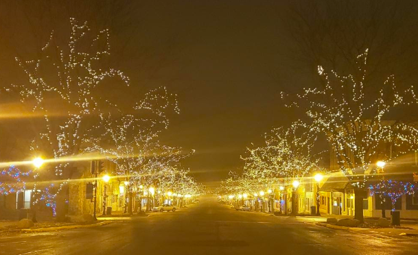 Atlantics+downtown+is+a+sight+to+see+when+the+holidays+roll+around.+Many+students+pose+for+pictures+under+the+lights.