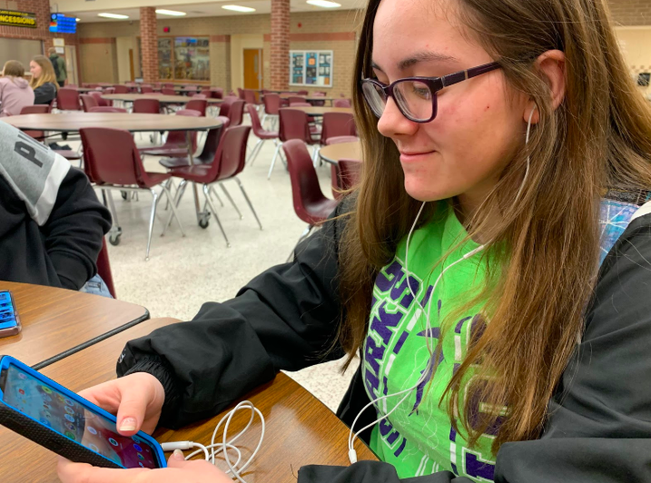 Junior Dazia Sorenson listens to music during study hall. Jamming out is a common form of self-care. It can increase dopamine levels and affect breathing and heart rate.