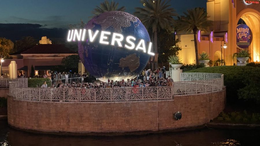 Band+and+choir+students+pose+before+leaving+Universal+Studios.+Many+on+the+trip+thought+that+this+was+the+superior+park+due+to+its+thrill+rides.