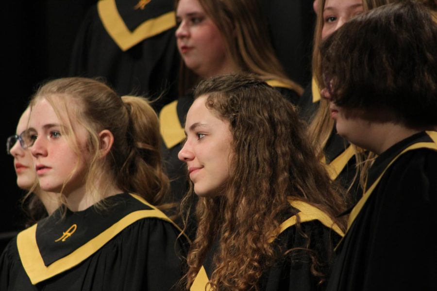 Lola Comes sings in last years Concert Choir. All freshmen start out in the Concert Choir and can audition for Chamber Choir their Sophomore year.