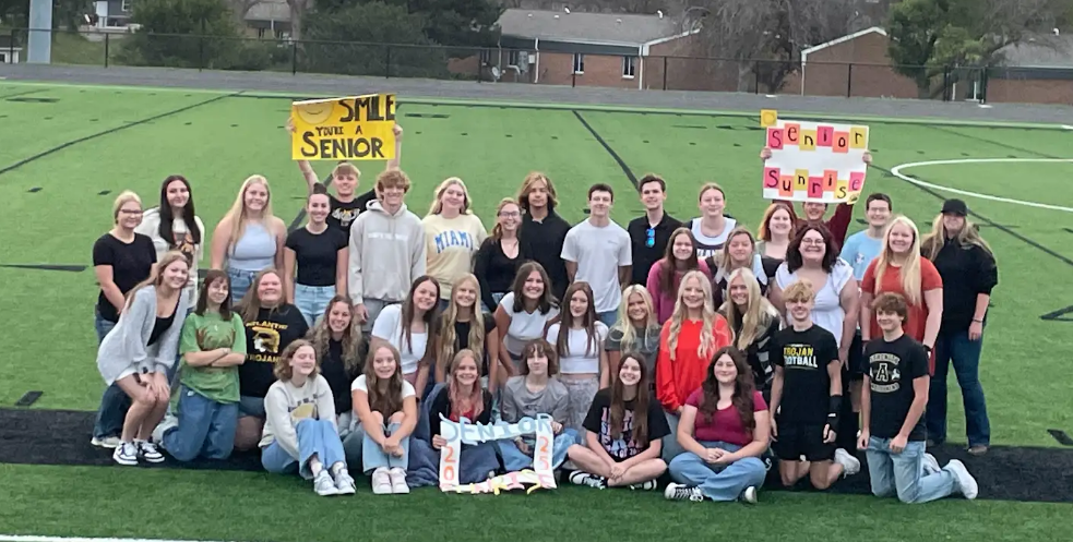 The participating senior class of 2025 celebrates their final first day at AHS with a Senior Sunrise group photo.