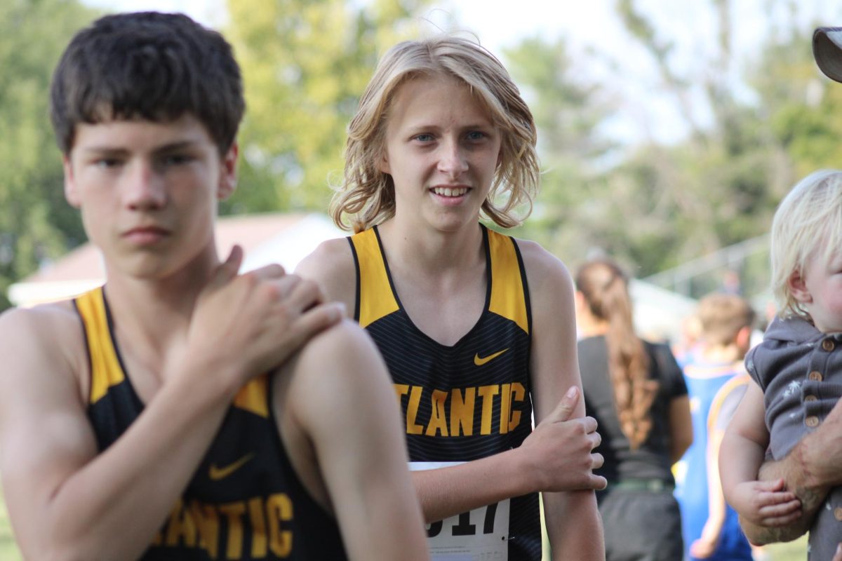 Sophomores Nolan Kinney and Anthony Akers get ready for their cross country race in Clarinda! 