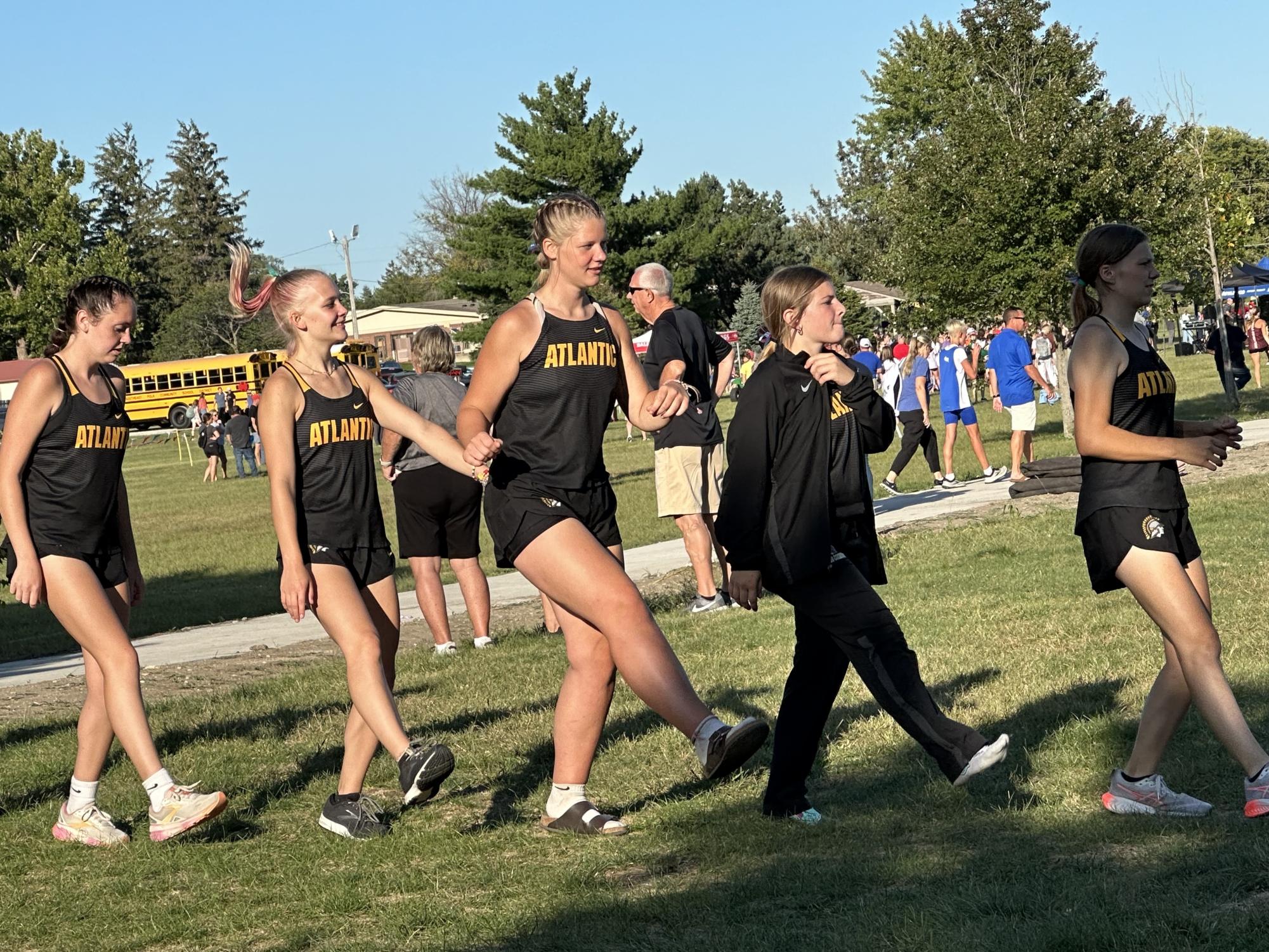 PHOTO OF THE DAY 9/5/24
AHS Cross Country runners dance to the "Cha-Cha Slide" after their races at the DCG meet!