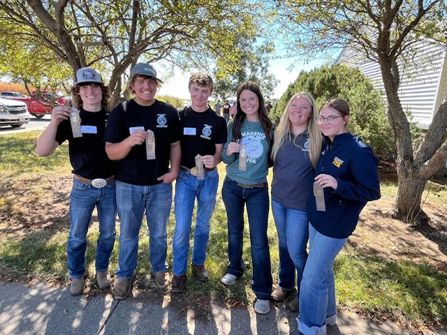 Team members left to right-- Jarrett Hansen, Hayden Kleen, Frank Freund, Lily Johnson, Rylie Vandevanter, Jaquie Freund.