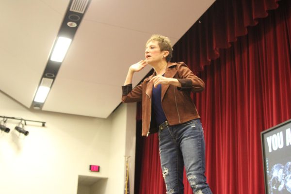 Speaker Desi Payne leans into the crowd, looking for a volunteer. AHS welcomed Payne on Nov 21. She spoke about how to be a better “you.”