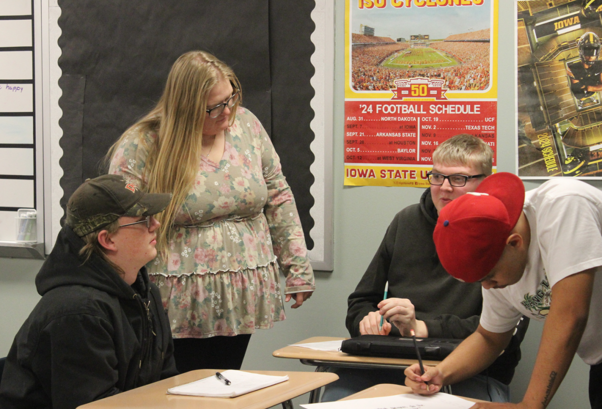 New English Teacher Alexandra Griffin-Uren works with students in class. This is Griffin-Uren's first year teaching at Atlantic High School.