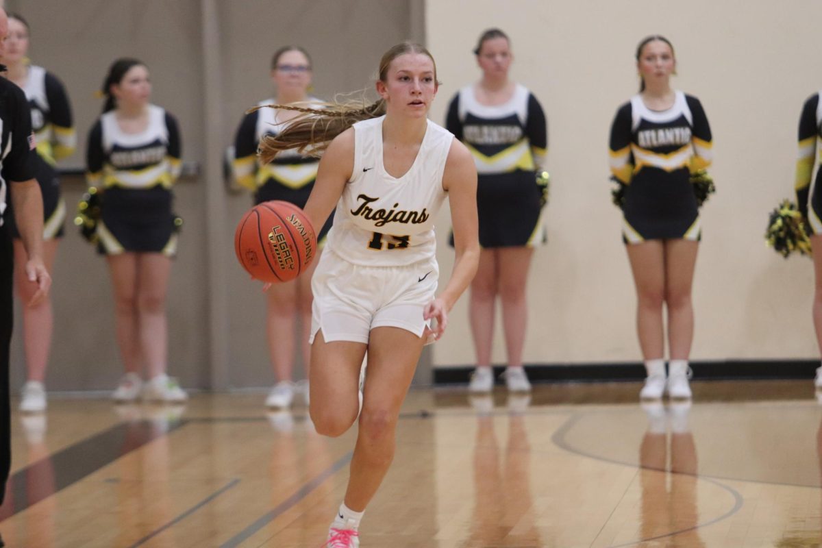 Sophomore Peyton McLaren runs down the court in hopes for a fast break. Photo by Jonathan Cohrs.