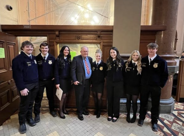 Left to Right
Hayden Kleen, Joaquin Wailes, Lauren Comes, Senator Tom Shipley, Lola Comes, Lily
Johnson, Maddy Anderson, Frank Freund
