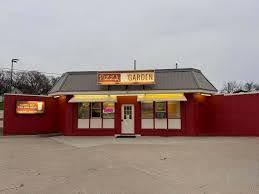  Pizza Garden is now closed to the public. The building stands with its last lights shutting off.