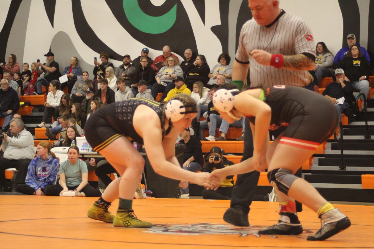 Leiah Thomas  shakes hands with her opponent before the match begins. She showed sportsmanship and respect at the start. The moment set the tone for the match.