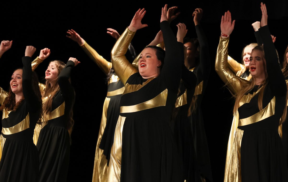 AHS Show choir students perform at the 2025 Harlan Cycle Cynsation. (Photo taken by Bo Khongmaly)
