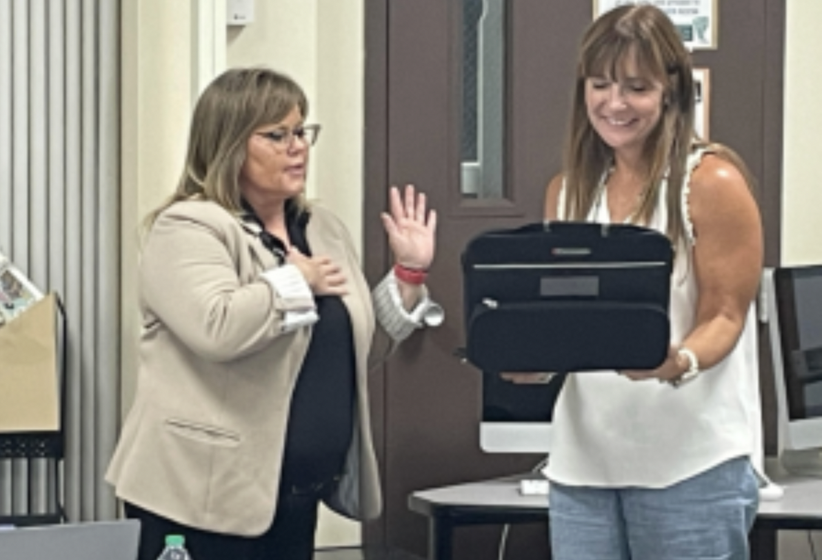 Board President Kristy Pellett delivers the oath of office to Lisa Jones. 