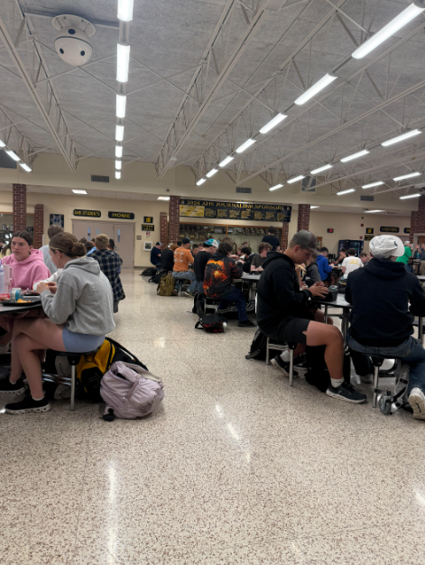 AHS students eating lunch on May 14, 2026.